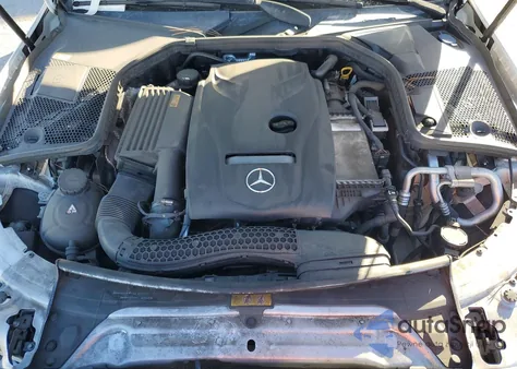 2016 Mercedes-Benz C 300 z USA, uszkodzony, nr VIN 55SWF4JB1GU099437